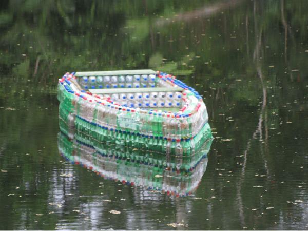 plastikinis žvejybinis laivas